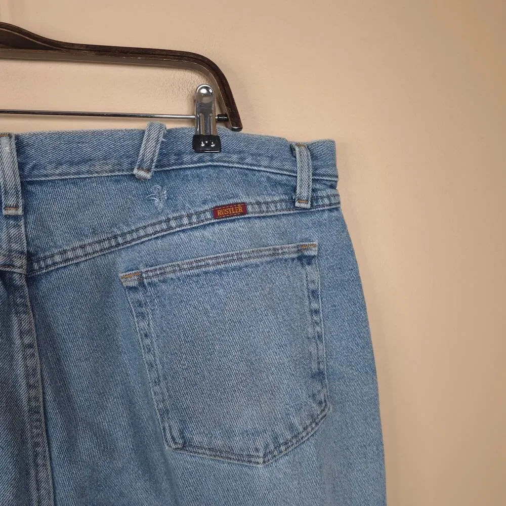 Rustler Relaxed Fit Straight Leg 100% Cotton Jeans in Light Wash Size 42x32